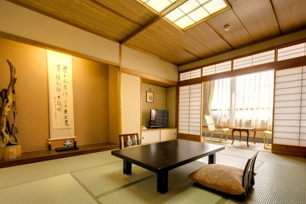 Hotel Shiroyama Yugawara Buitenkant foto