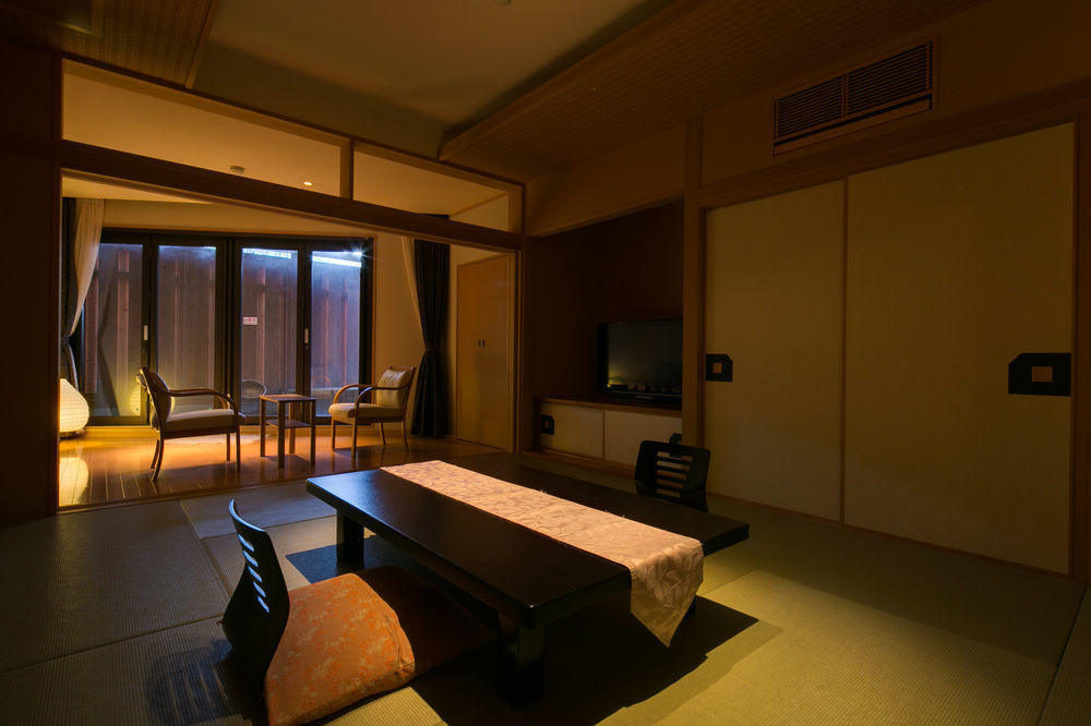 Hotel Shiroyama Yugawara Buitenkant foto