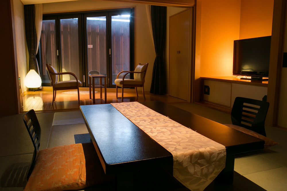 Hotel Shiroyama Yugawara Buitenkant foto